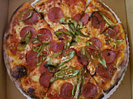 Pizzeria Charlie Braun food