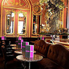 Grand Café Des Négociants inside