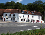 Le Moulin Des Malades outside