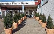 Piazza Dante outside
