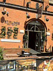 Stirlings Lounge Eatery outside