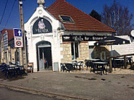 Bar Brasserie Le Poilu inside