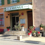 L'avenue Dentro