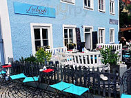 Lechcafe - Kleines Literaturcafe inside