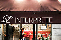 L'Interprete outside