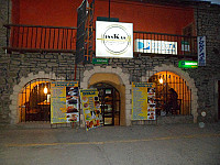 Innkas Cafe outside
