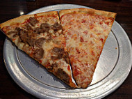 Red Moon Pizzeria And food