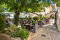 Cote Terrasse inside