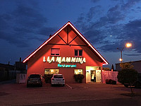 La Mammina outside