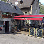 Le Café Saint-germais outside