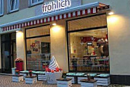 Fröhlich-frozenyogurt, Kaffee Mehr outside