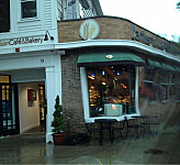 L'artisan cafe and bakery inside