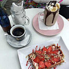 Lily's Waffel Café food