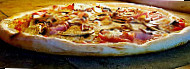 Le Saint Antoine Pizzeria food