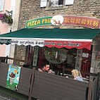 PIZZA PHIL outside