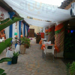 Las Dalias Dentro