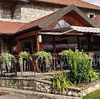 La Taverne De Saint-germain outside
