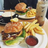 Corner & Bench Comida