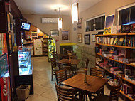 Cafe Livraria Da Villa inside