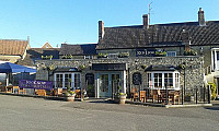 The Red Lion outside