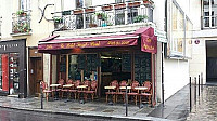 Le Petit St Paul outside