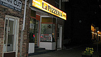 Pizzeria outside
