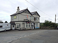 Cecil Arms outside