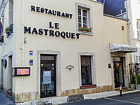 Le Mastroquet outside