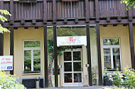 Cafe & Restaurant Tilia outside