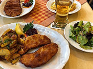 Weißbräuhaus Zum Herrnbräu food