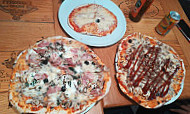 Port Neuf Pizzas food