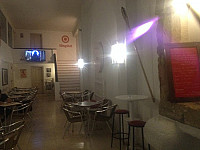 Mezza Restaurante Bar inside