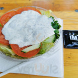 Gercek Grillhähnchen Chicken, Salad Fries Comida