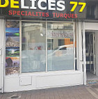 Delice 77 outside