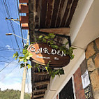 Garden Restaurante inside