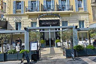 La Verrière Hôtel Monsigny outside