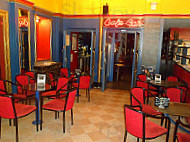 Café De L'odyssée inside