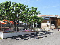 Auberge De Bardigues outside