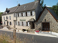 Auberge De La Cascade outside