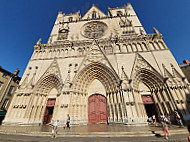 Cafe de la Cathedrale outside