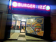 Burger Pizz' outside