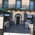 Café La Calade Des Evêques inside