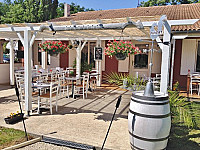 La Petite Auberge De Margueron outside