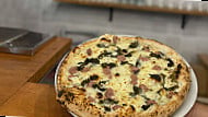 Burgo’s L’arte Della Pizza food