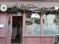 Le Venezia outside