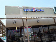 Baskin-robbins outside