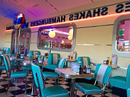 Tommy Mel's Carrefour food