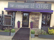 Le Refuge outside