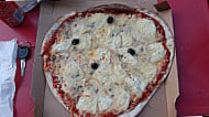 Pizz'arlos food