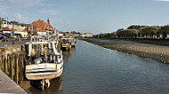 La Voile Bleue Trouville Pizza outside